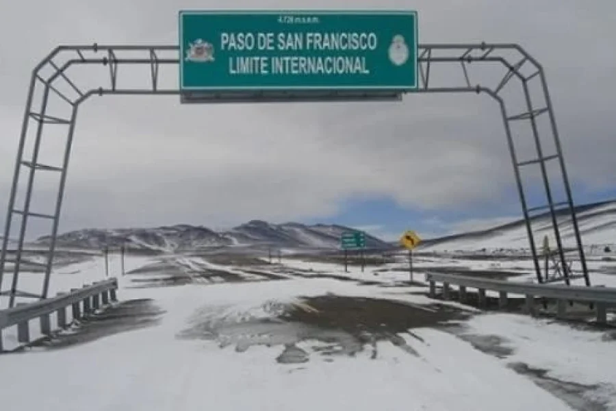 El clima frena la integración: Cierran el Paso de San Francisco por fuertes nevadas