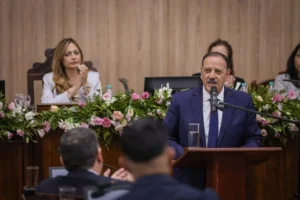 Quintela abrió el año legislativo con fuertes críticas a Milei y una apuesta a la soberanía energética