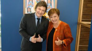 Milei bajo presión: el FMI cuestiona controles, transparencia y anticipa cambios tributarios
