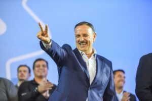 Quintela desafía la reforma electoral de Milei y empuja internas en el PJ con PASO