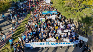 Crisis universitaria: La Rioja marcha por financiamiento y salarios docentes