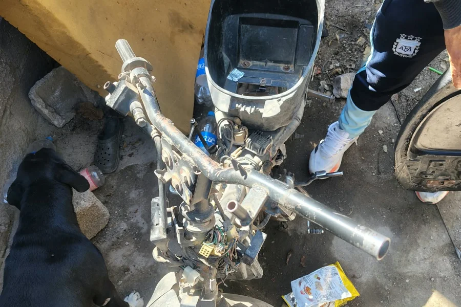 Moto robada recuperada en barrio Libertador: había un detenido