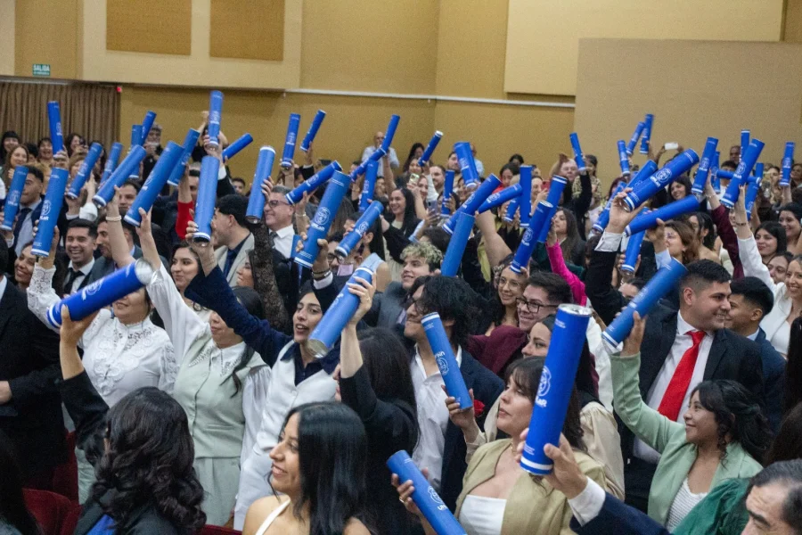 Graduados UNLaR 2026: 165 nuevos profesionales y un debate urgente