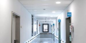 Joven herido de arma blanca en el cuello llegó al hospital