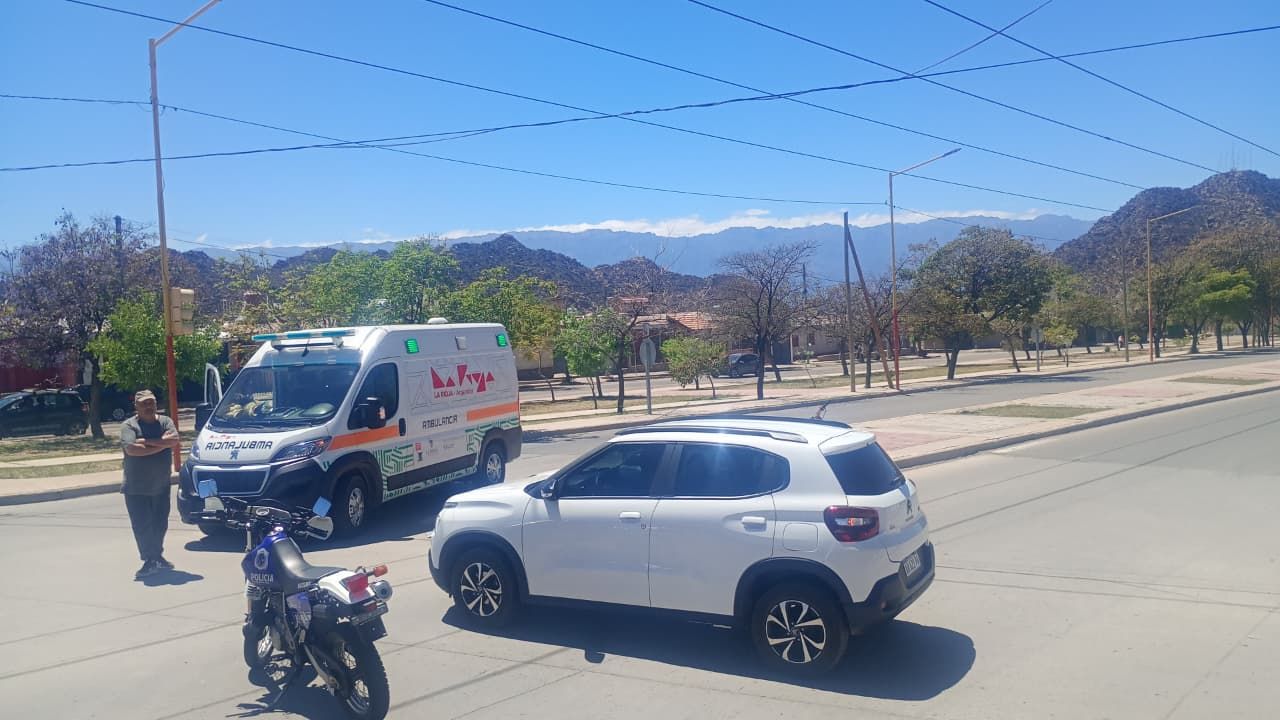 Choque entre auto y moto en Chilecito: solo daños materiales