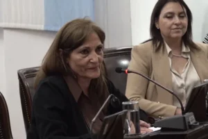 Claudia López internada tras descompensarse en la Legislatura